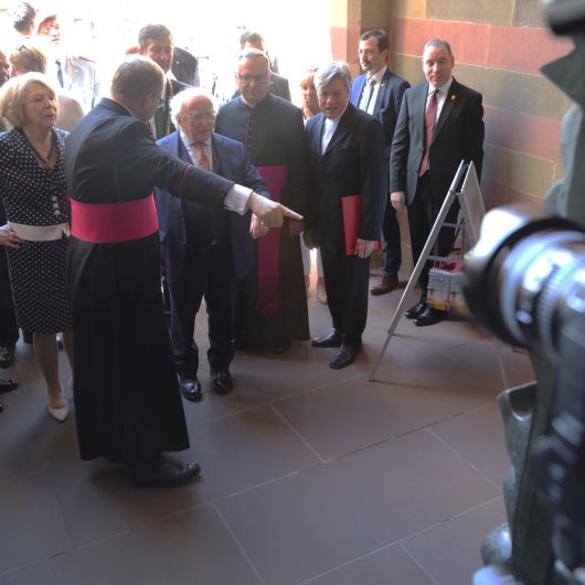Der irische Präsident Michael Higgins und seine Gattin Sarah besuchten am Freitag, 5. Juli, in Würzburg den Dom und das Neumünster.