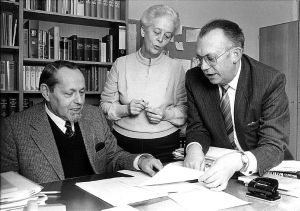 Das Leitungstrio der Domschule im Jahr 1981 (von links): Professor Dr. Dr. Günter Koch, Irmgard Krebs und Domkapitular Prälat Josef Pretscher.