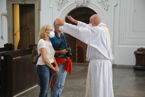 Mit rund 120 Ehepaaren aus der ganzen Diözese hat Bischof Dr. Franz Jung am Mittwochvormittag, 30. Juni, einen Gottesdienst im Würzburger Kiliansdom gefeiert.