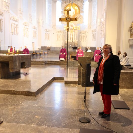 Einen adventlichen Gottesdienst für die Mitarbeitenden von Caritas und Bischöflichem Ordinariat Würzburg hat Bischof Dr. Franz Jung am Donnerstag, 16. Dezember, im Kiliansdom gefeiert.