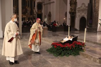 Bischof Dr. Franz Jung feiert am 24. Dezember die Christmette im Würzburger Kiliansdom.