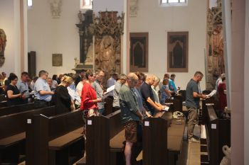 Einen Pontifikalgottesdienst mit Ehejubilaren, die seit 25 Jahren verheiratet sind, hat Weihbischof Ulrich Boom am Mittwoch, 29. Juni, im Kiliansdom gefeiert.