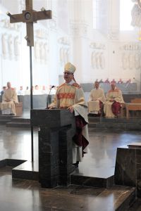 "Im Diakon kommt Jesus vorüber, der einzige und wahre Diakon seiner Kirche", betonte Bischof Dr. Franz Jung in seiner Predigt.