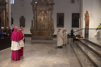 Eine Pontifikalvesper zum 75. Geburtstag von Weihbischof Ulrich Boom ist am Sonntag, 25. September,  im Würzburger Kiliansdom gefeiert worden.