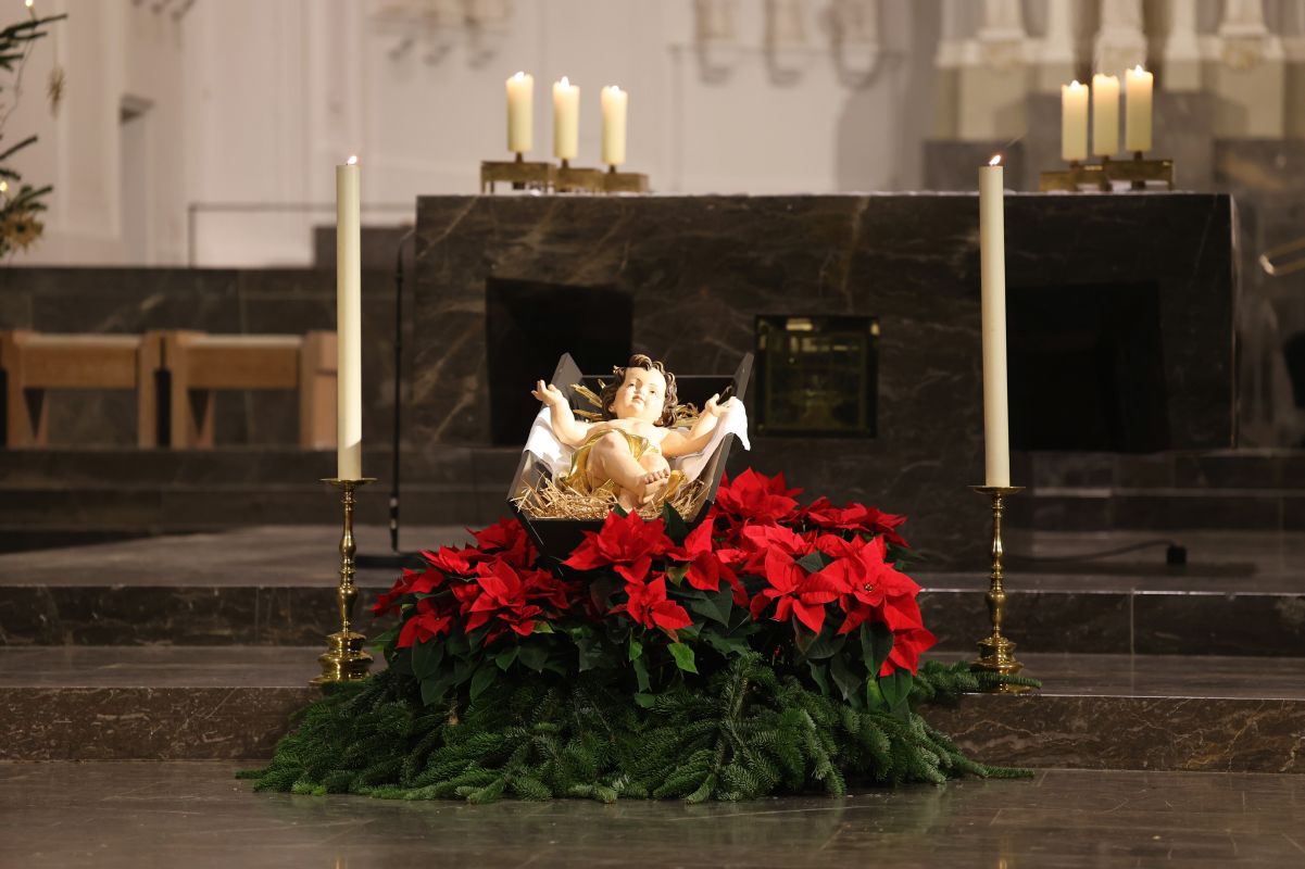 Bischof Dr. Franz Jung feierte an Heiligabend, 24. Dezember, die Christmette im Kiliansdom.