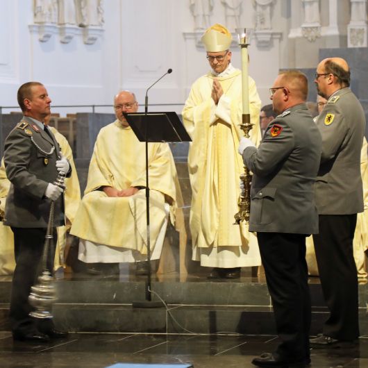 Bischof Dr. Franz Jung feierte zum Weltfriedenstag einen Gottesdienst mit rund 450 Soldatinnen und Soldaten, deren Angehörigen sowie Zivilbeschäftigten der Bundeswehr.