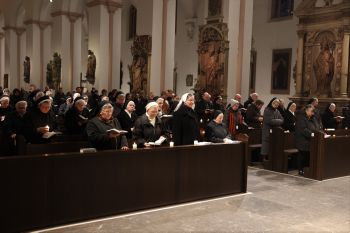 Domdekan Dr. Jürgen Vorndran feierte am Festtag der Darstellung des Herrn, 2. Februar, im Würzburger Kiliansdom einen Gottesdienst. 