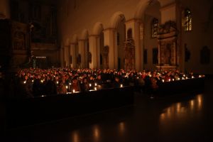 Bischof Dr. Franz Jung feierte am Samstagabend, 8. April, die Liturgie der Osternacht im Würzburger Kiliansdom.